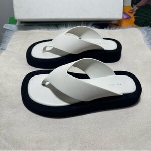 Women’s THE ROW Sandals 🩴